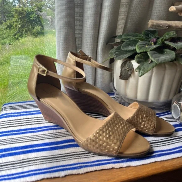 slim fit dress slacks CRESSIDA Wedge Sandals main image 0
